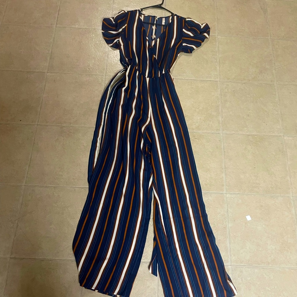 Classy Romper. Very light weight and long.
